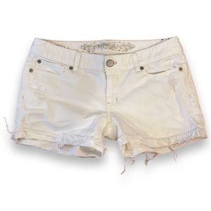 EXPRESS Stretch Low Rise White Denim Shorts || 10